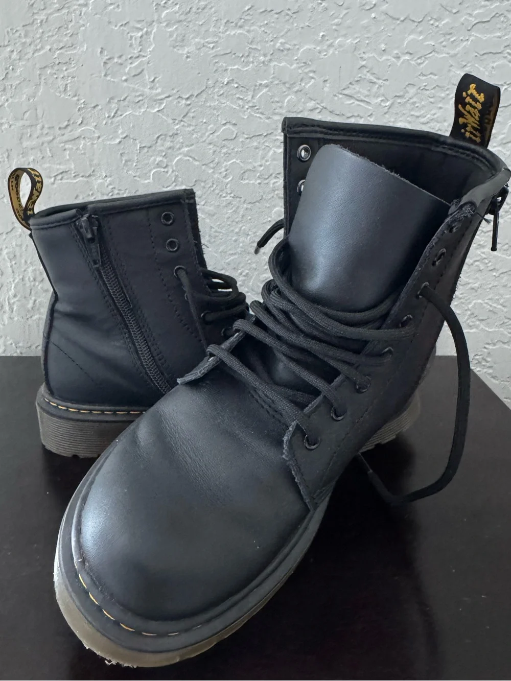 Dr. Martens youth lace